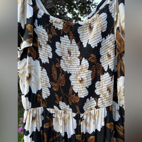 Old Navy Floral Flutter Sleeve Black Brown Floral Romper Jumpsuit Size L - Picture 6 of 9